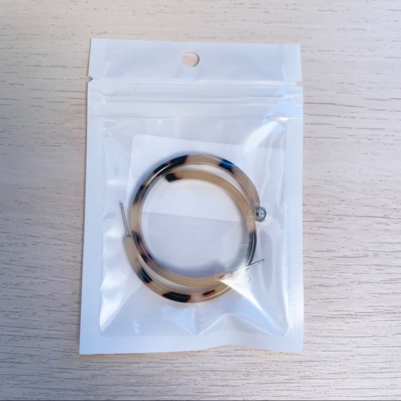 Resin Tortoise Round Hoop Earrings - Picture 2 of 3